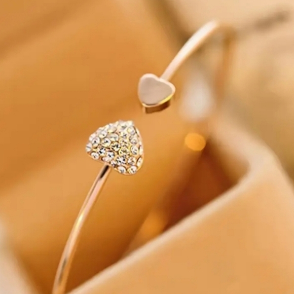 NEW Rhinestone Heart Bracelet - Picture 2 of 6